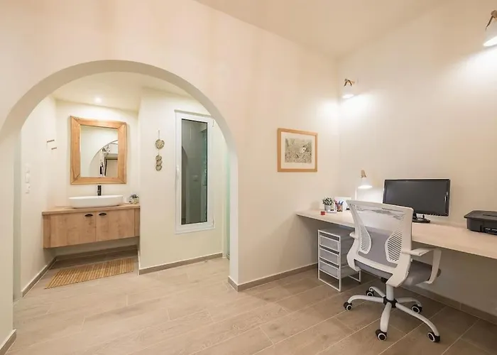 Stylish Suite In The Heart Of Athens