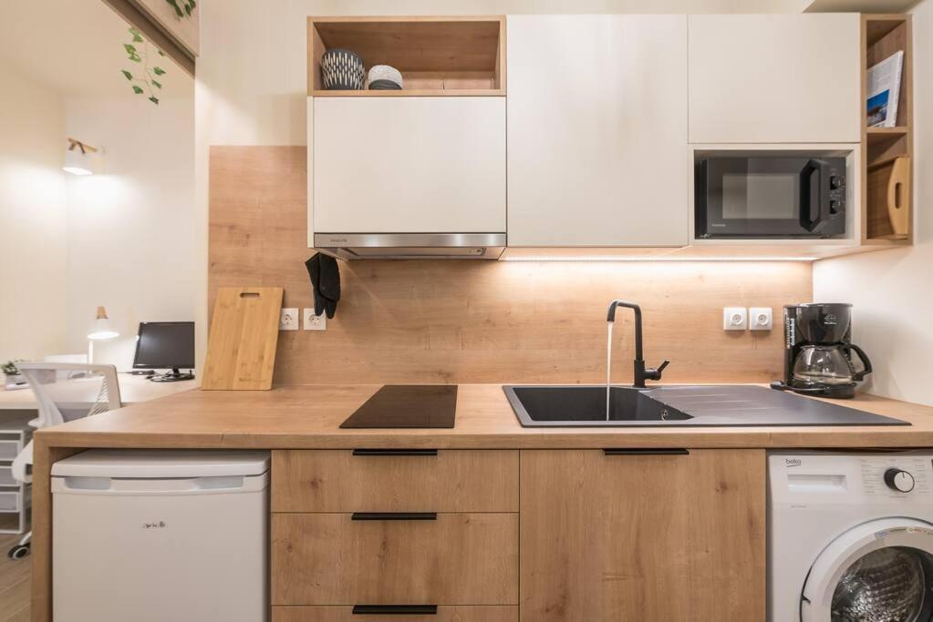 Stylish In The Heart Of Apartment Athen